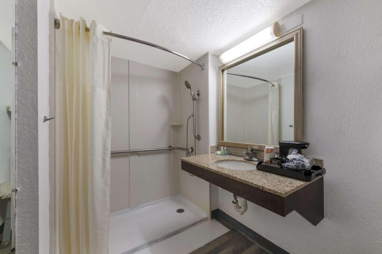 King Room - Accessible/Non-Smoking