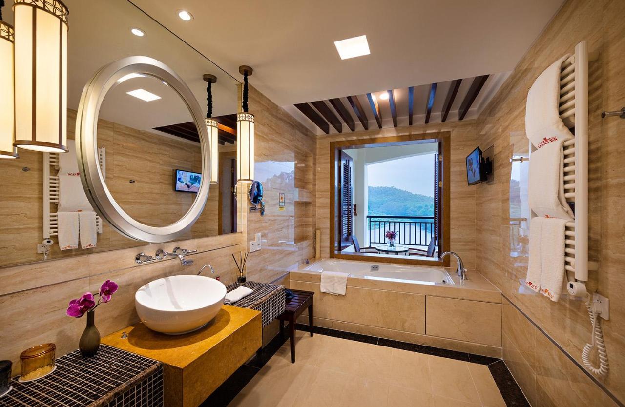 Lake View Deluxe Twin Room