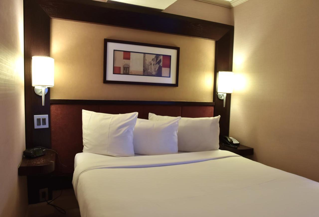 Standard Queen Room