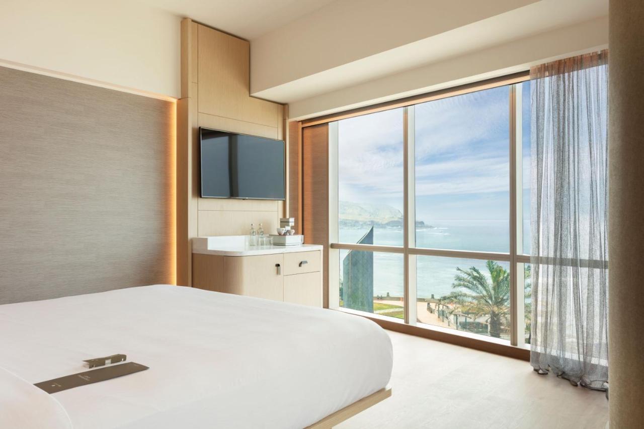 Contemporary Superior King Room Oceanfront