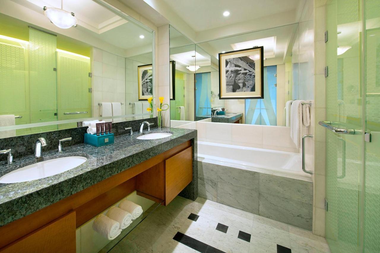 Deluxe room 1 King