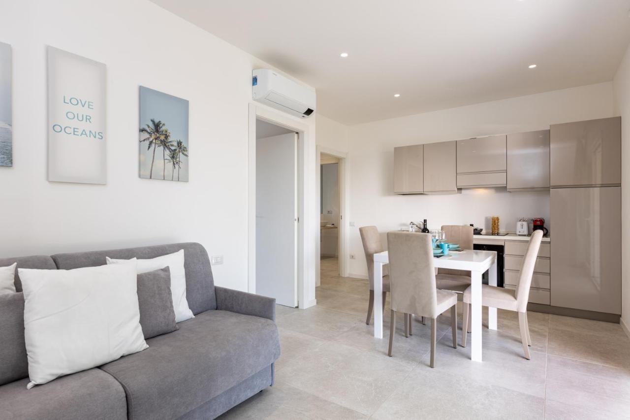 One-Bedroom Apartment Lake View