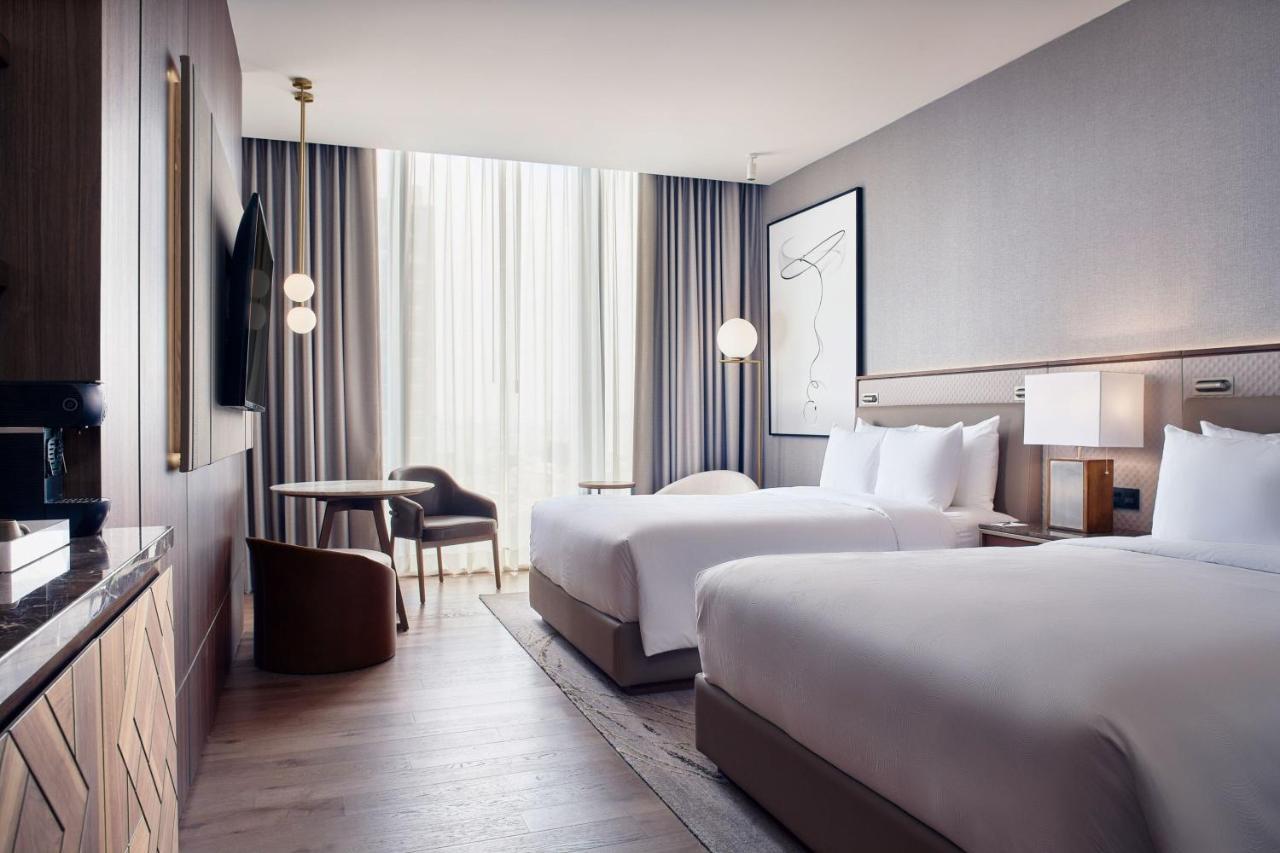Executive level Deluxe Guest room with 2 Queen, City view,1413378752:JPEG