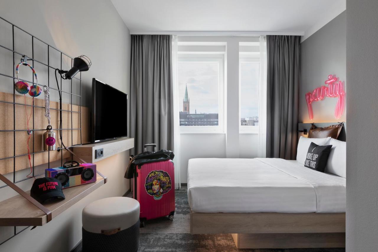 Moxy Queen Room with City View,1406425364:JPEG