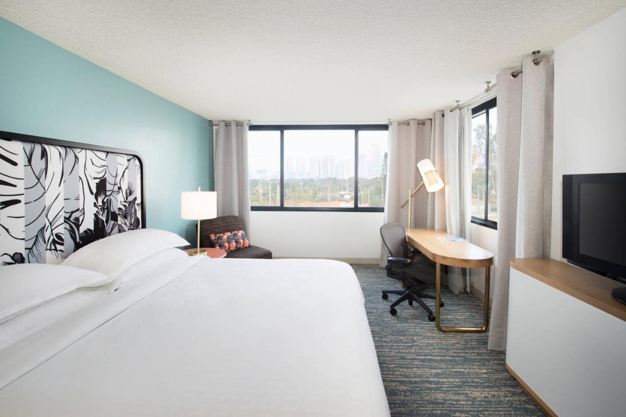 Traditional, Guest room, King, City view,1410384395:JPEG