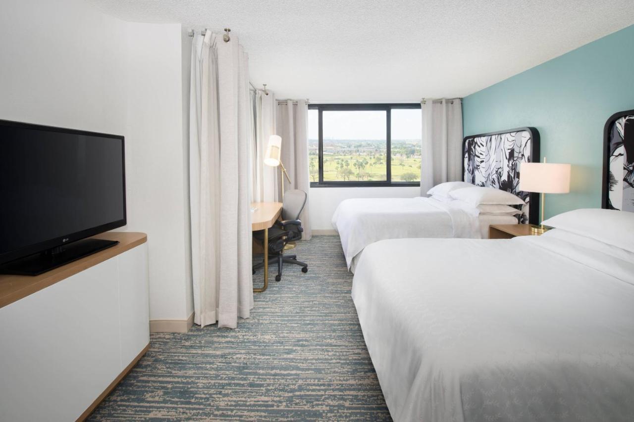 Traditional Guest room 2 Queen City view