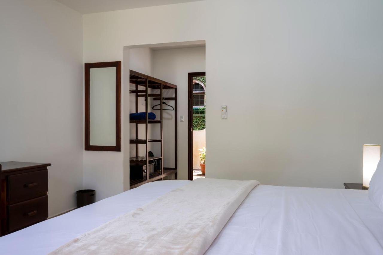 Standard Room Plus 1 Queen Bed