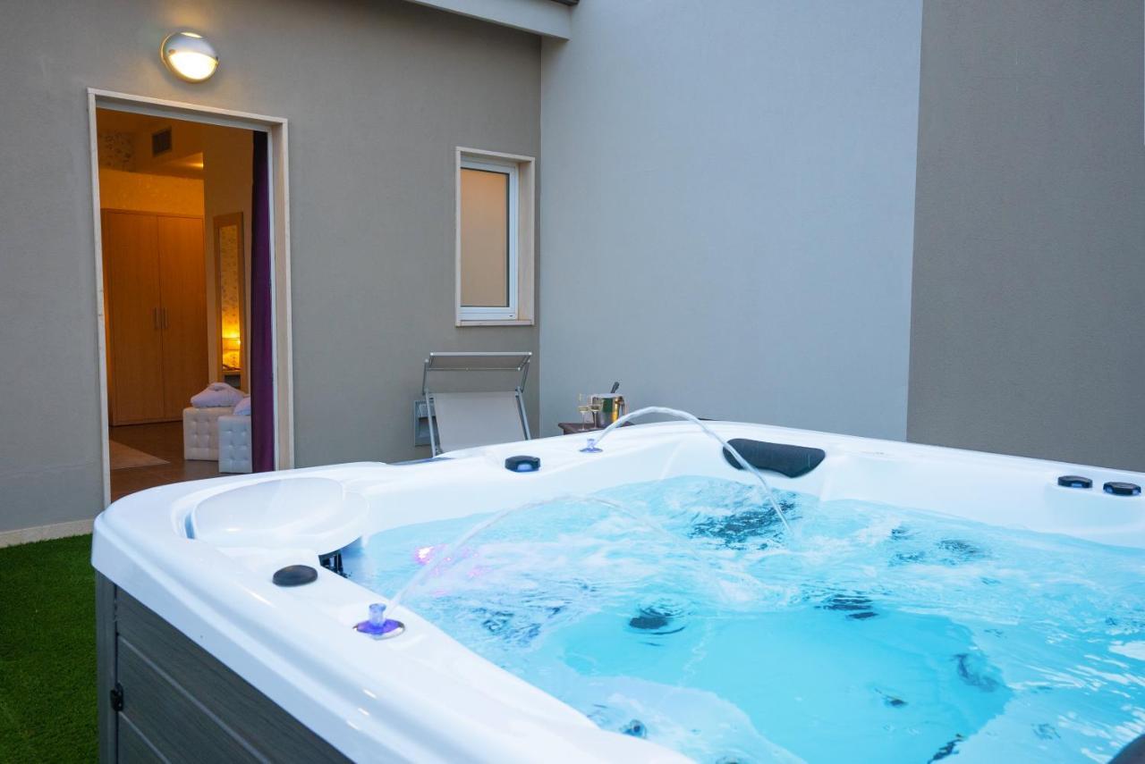 Suite with Private Pool,1424293128:JPEG