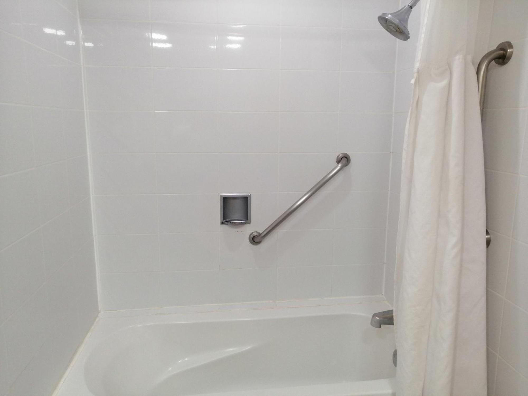 Deluxe King Suite Hearing Accessible Tub Non-Smoking