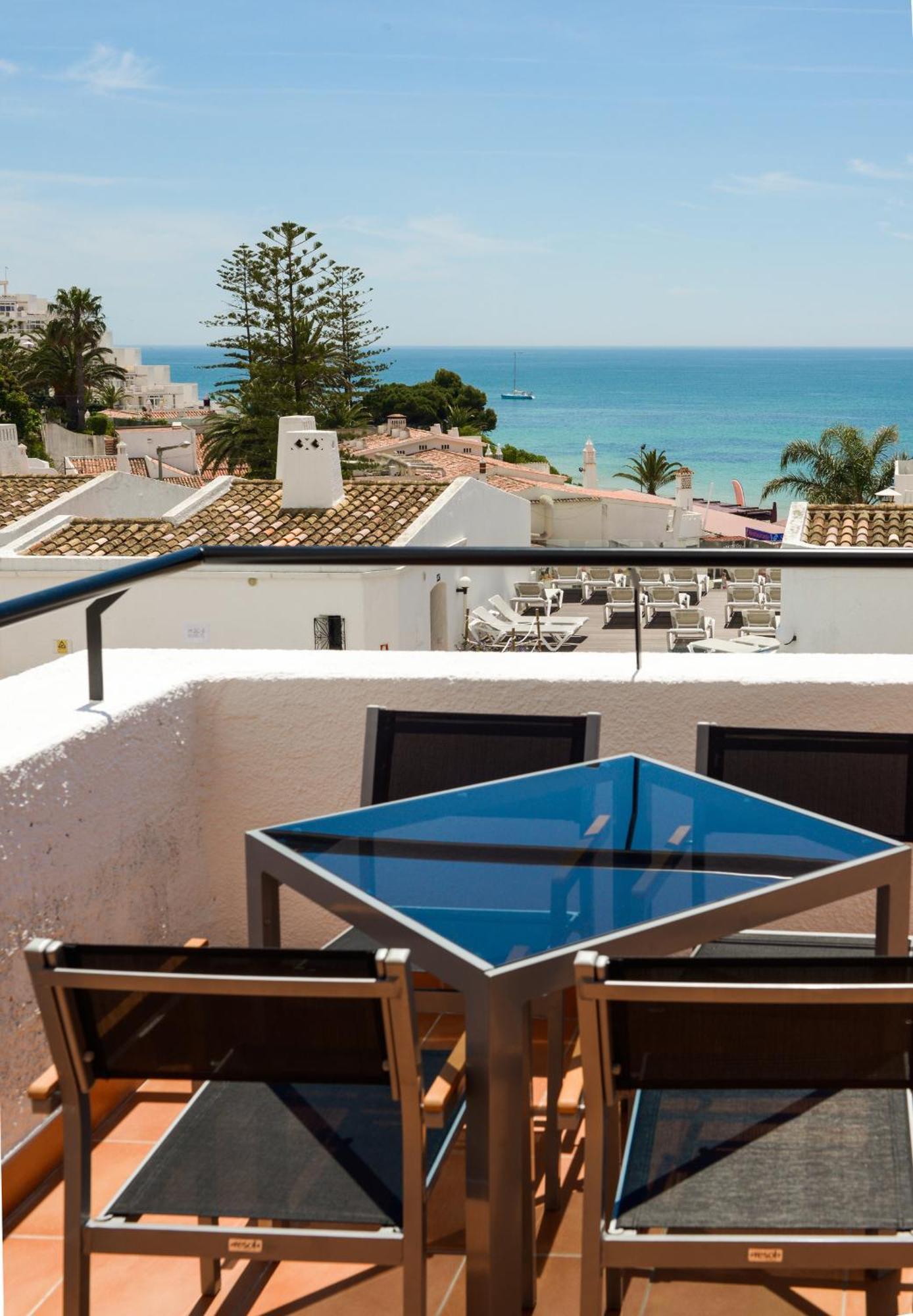 Deluxe One-Bedroom Apartment Sea View