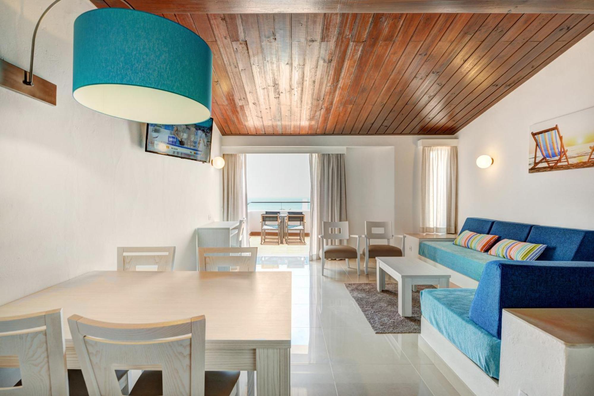 Deluxe One-Bedroom Apartment Sea View