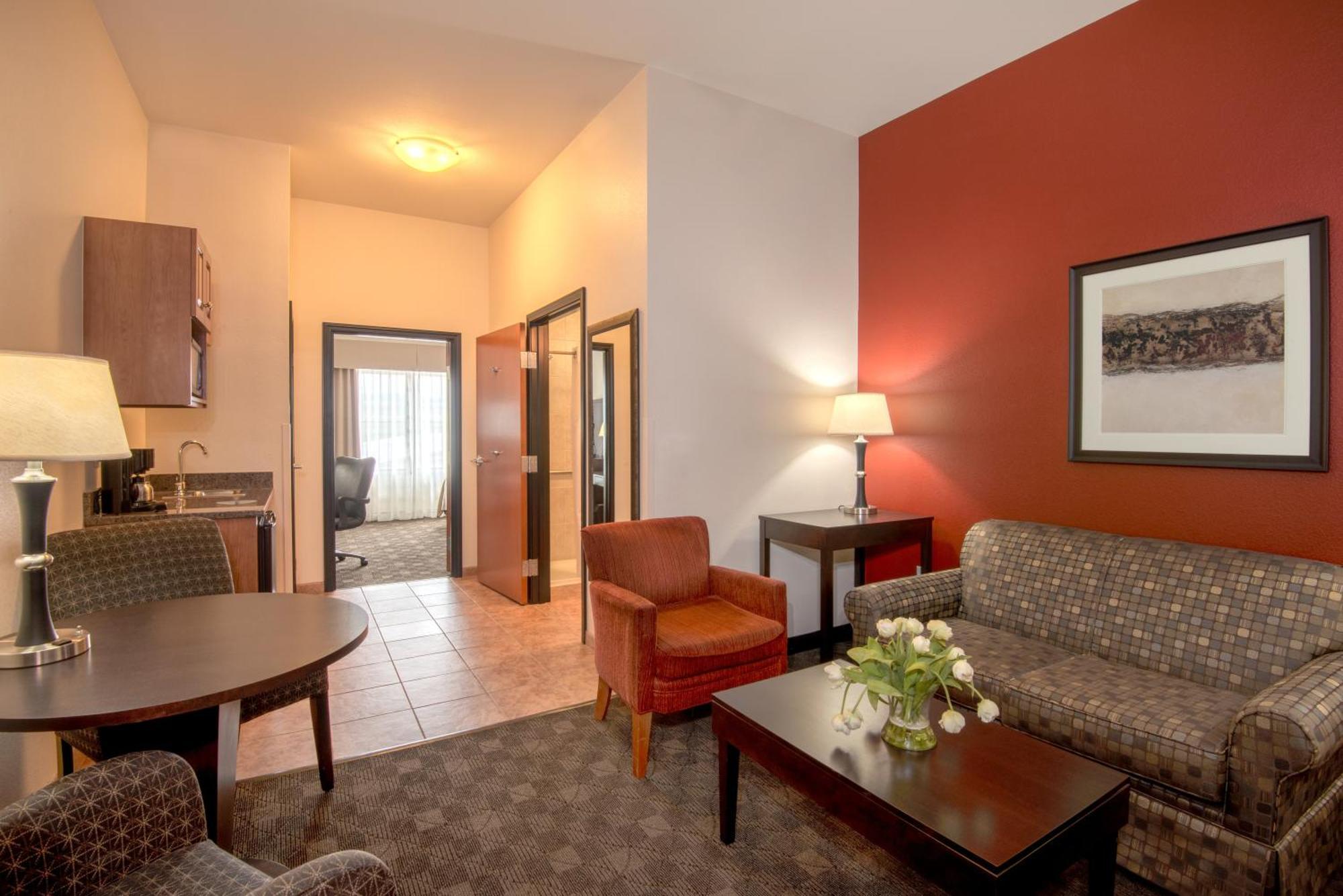One-Bedroom King Suite with Communications Accessible Roll-In Shower,1275691528:JPEG