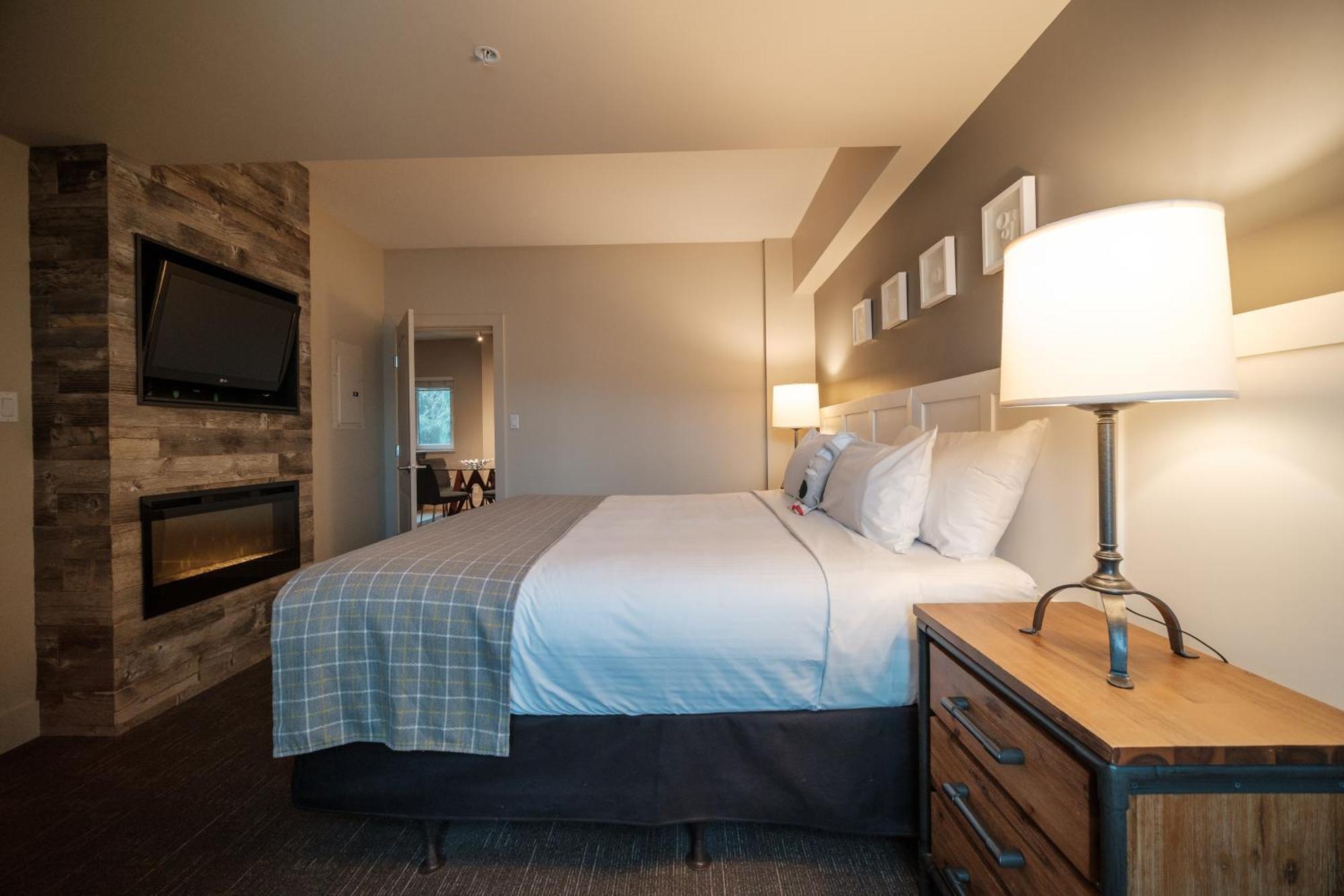 One-Bedroom King Suite