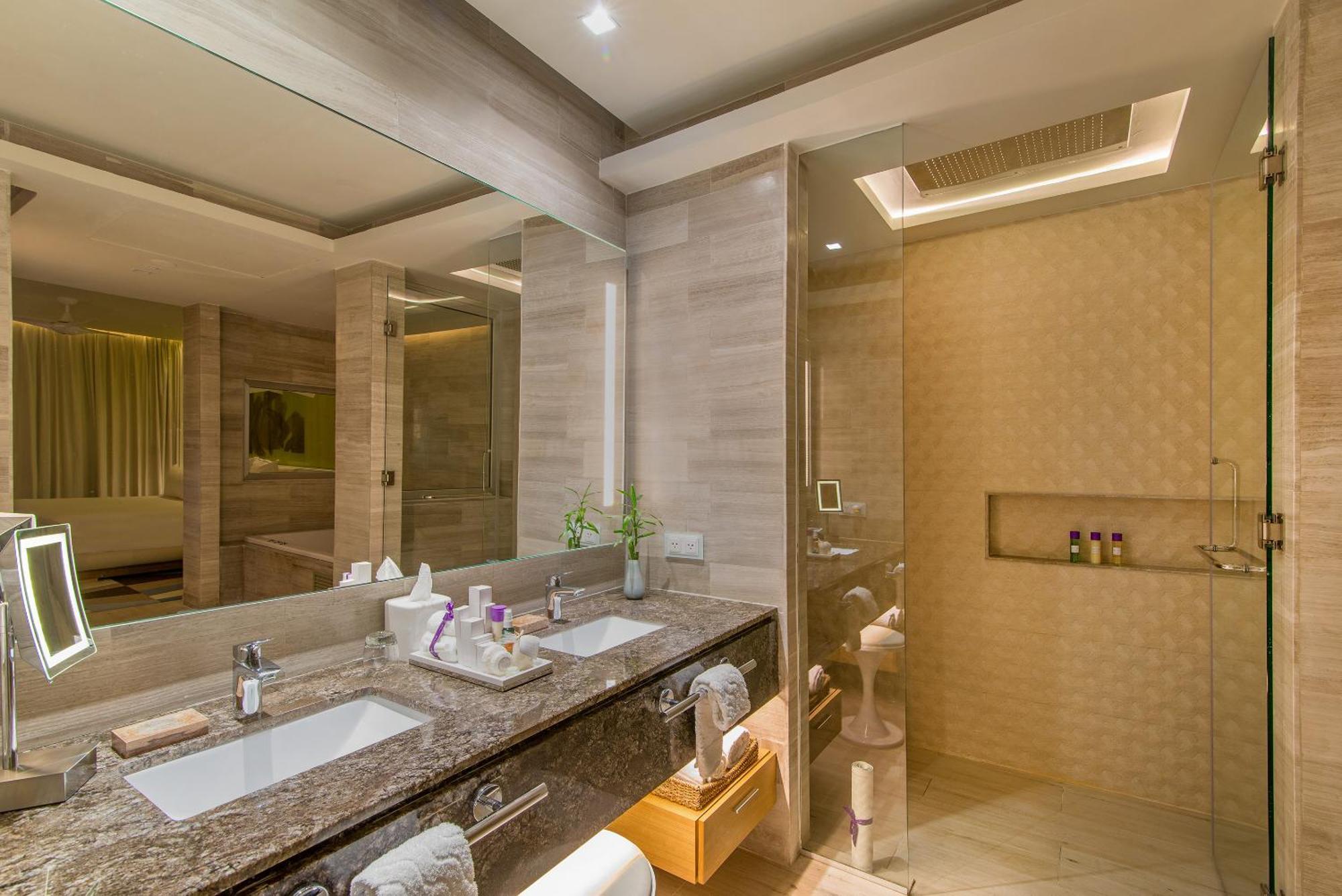 Allure Junior Suite King Tropical View