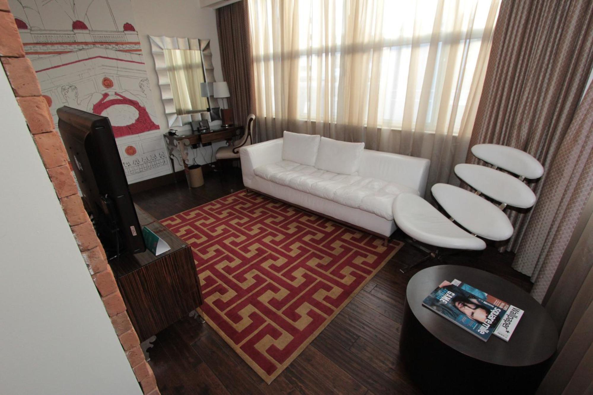 One Bedroom Queen Suite City View