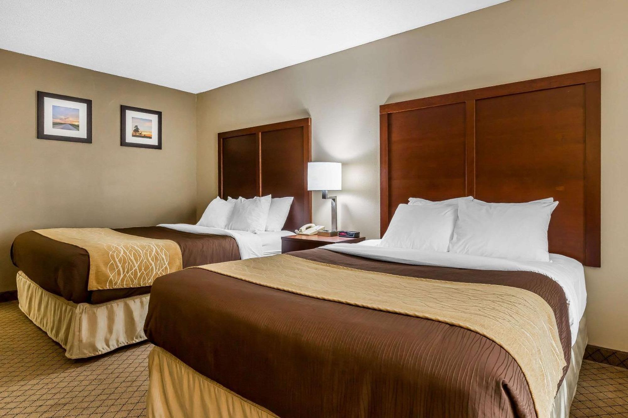 Standard Queen Room with Two Queen Beds and Tub - Accessible/Non-Smoking,684978858:JPEG