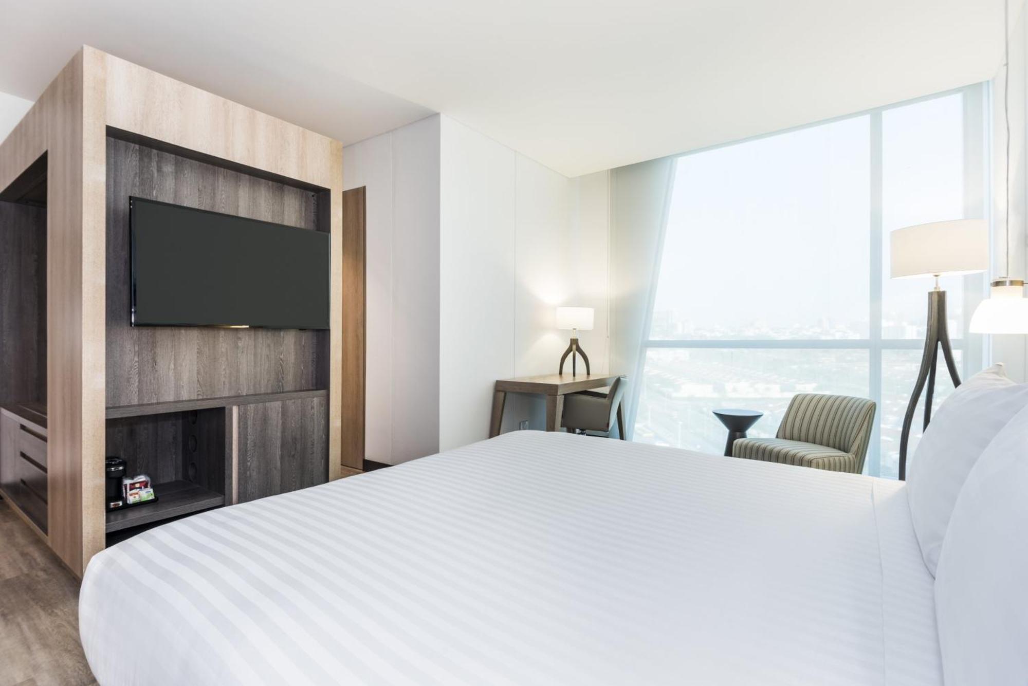 Standard King Room Accessible