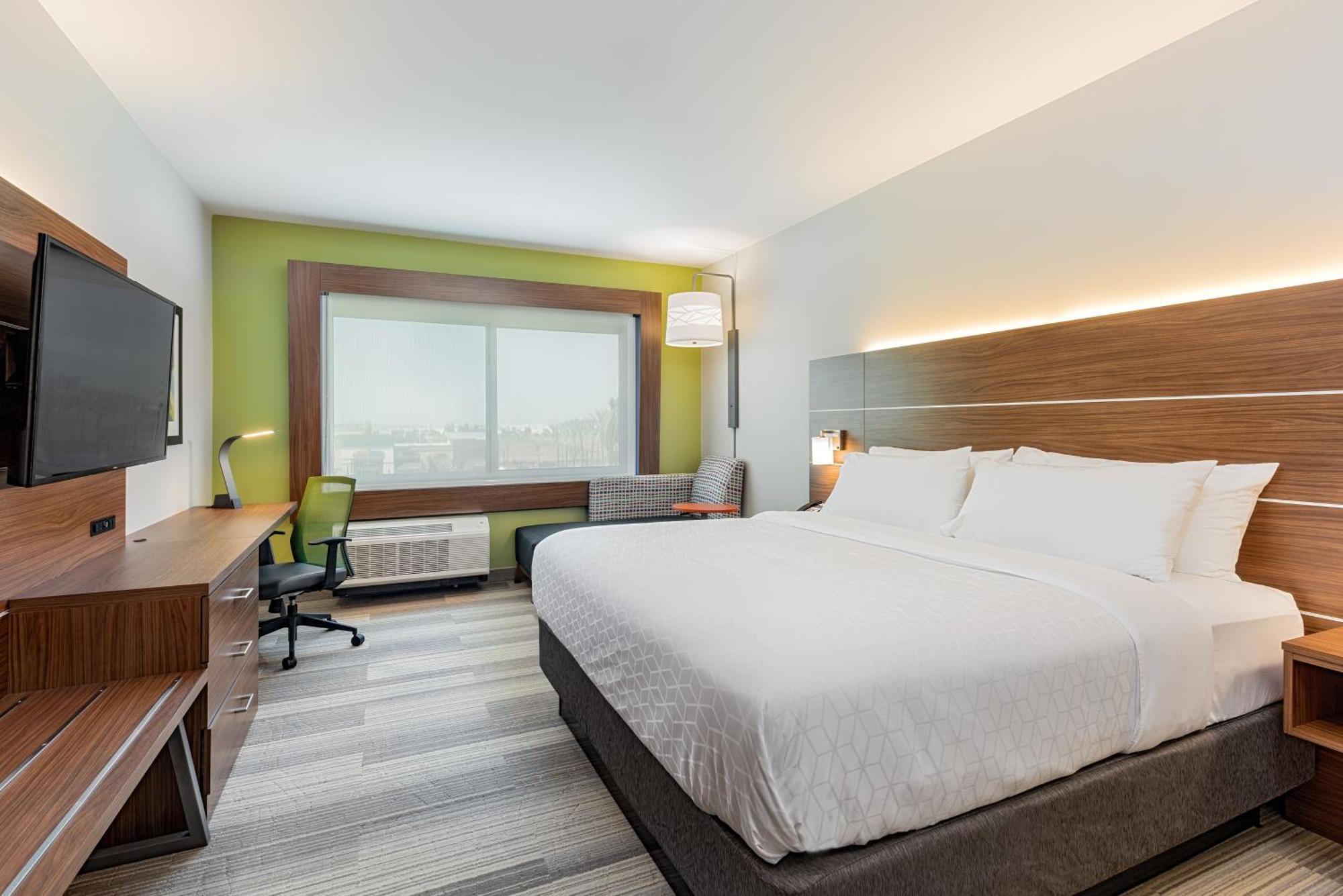 Standard King Room,1284295948:JPEG