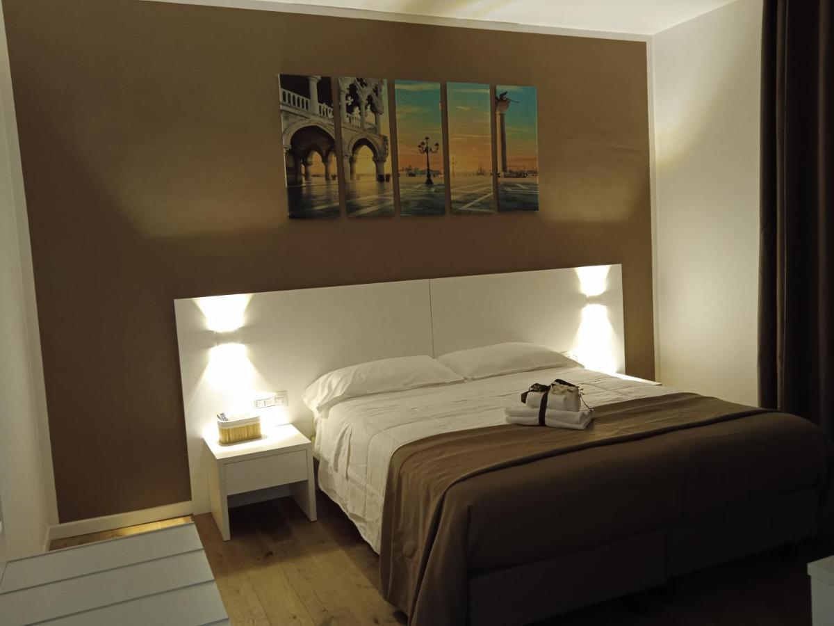 Double or Twin Room Private Bathroom