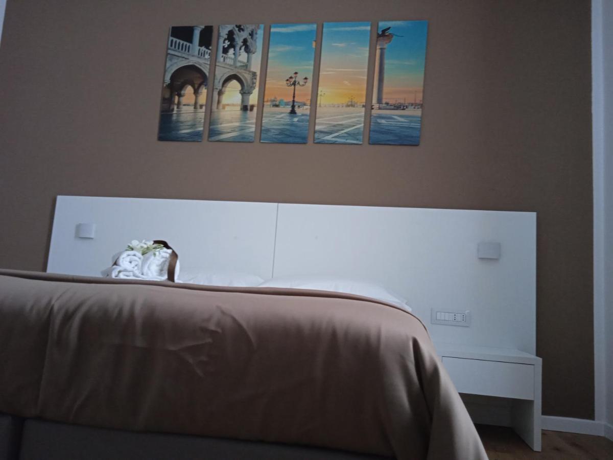Double or Twin Room Private Bathroom