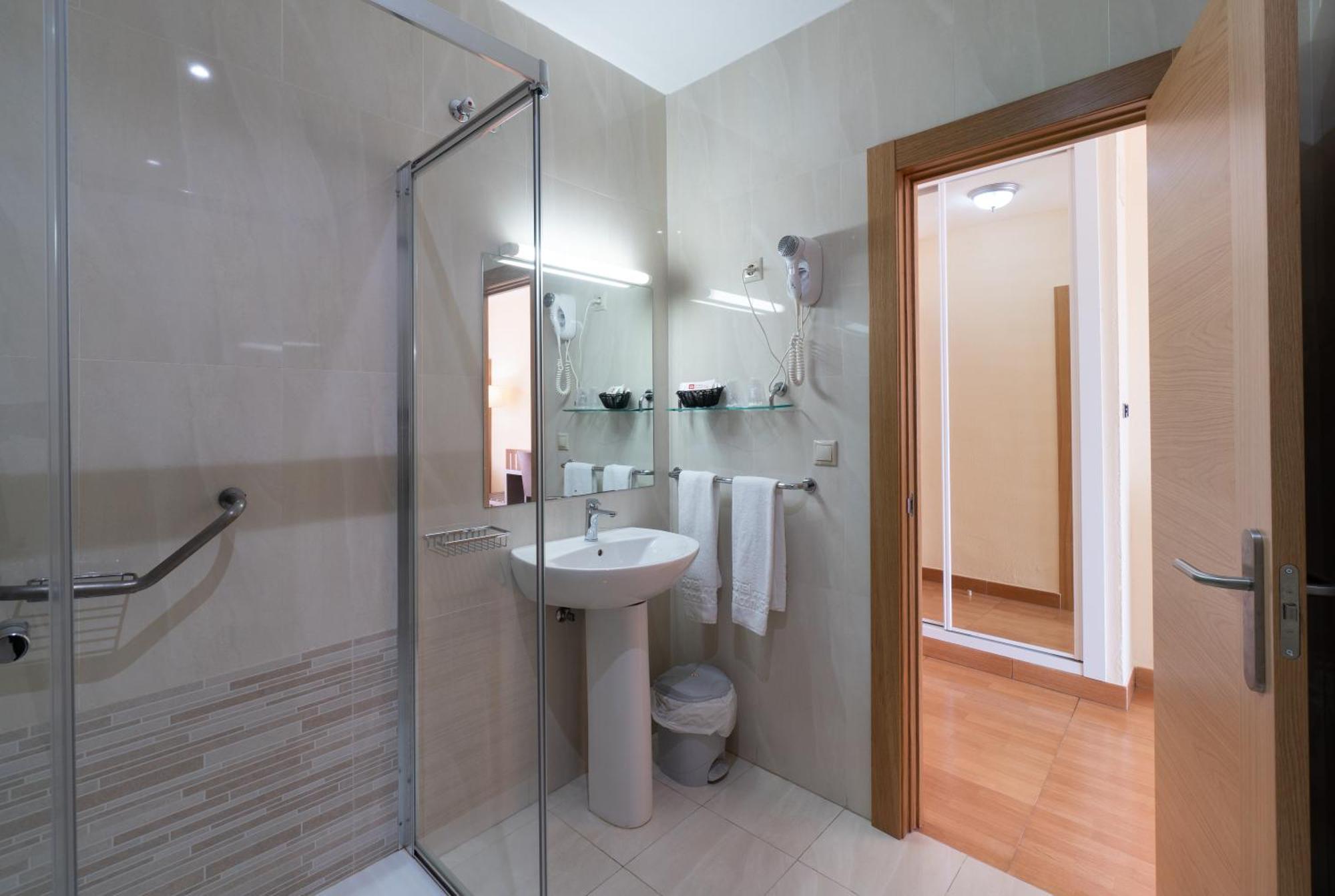 Double or Twin Room Sea View