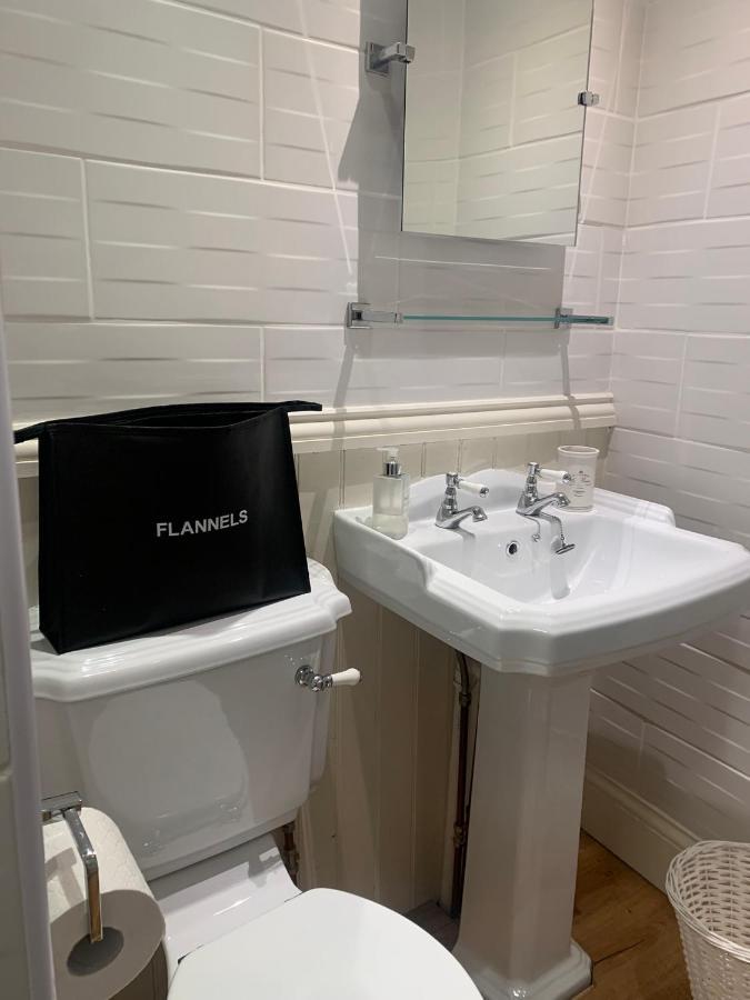 Deluxe Double Room Shower