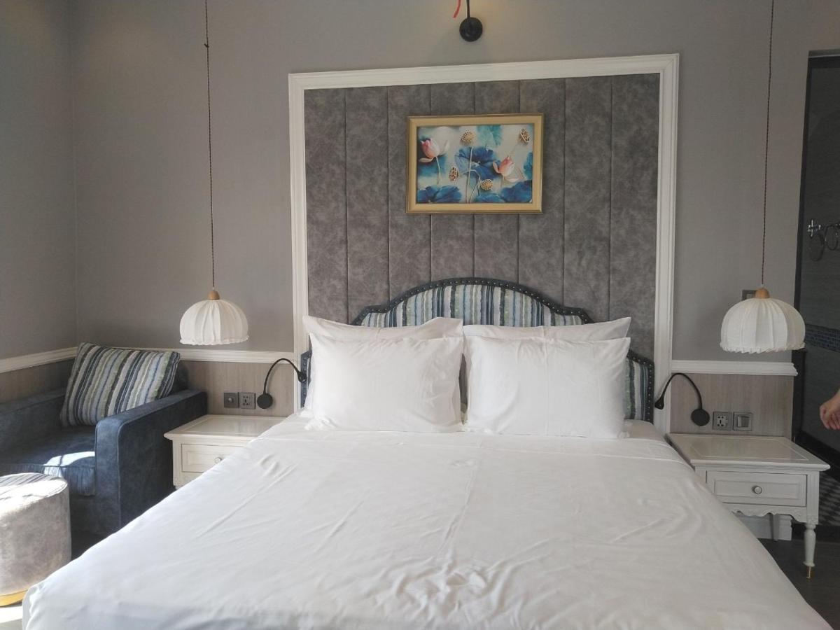 Deluxe Double Room Swim Up Outdoor Refreshing Whirlpool