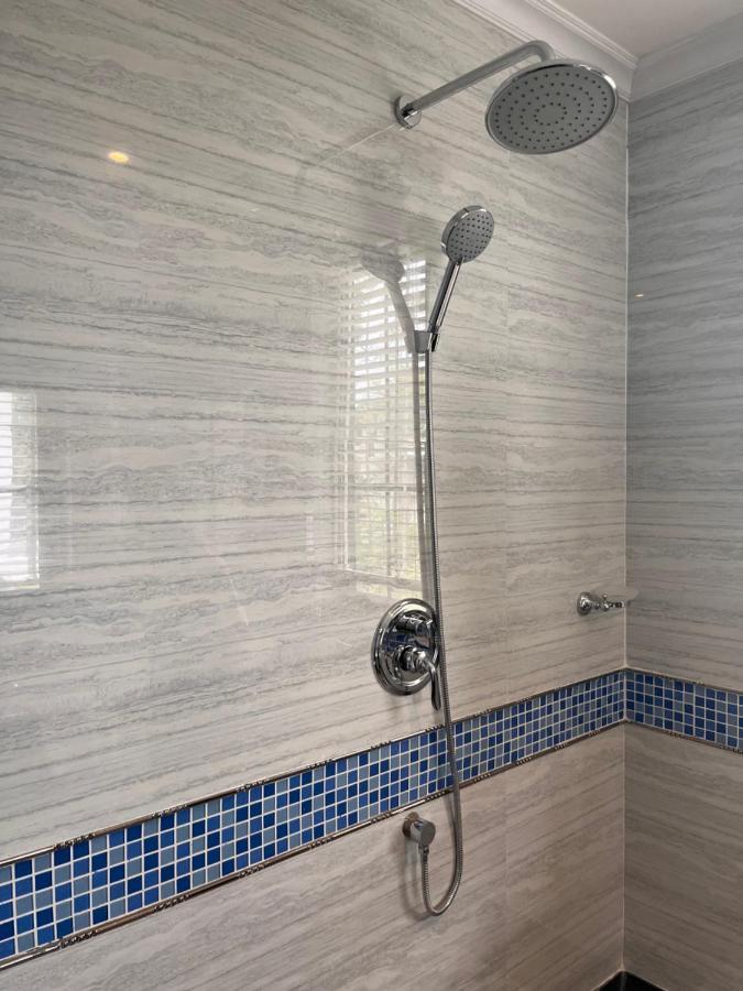Deluxe Double Room Swim Up Outdoor Refreshing Whirlpool