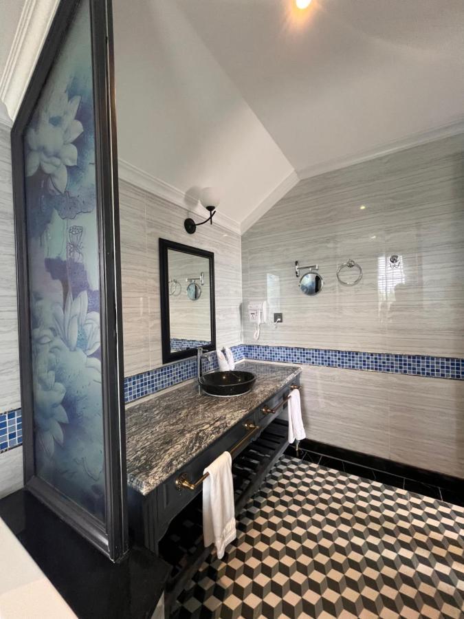 Deluxe Double Room Swim Up Outdoor Refreshing Whirlpool