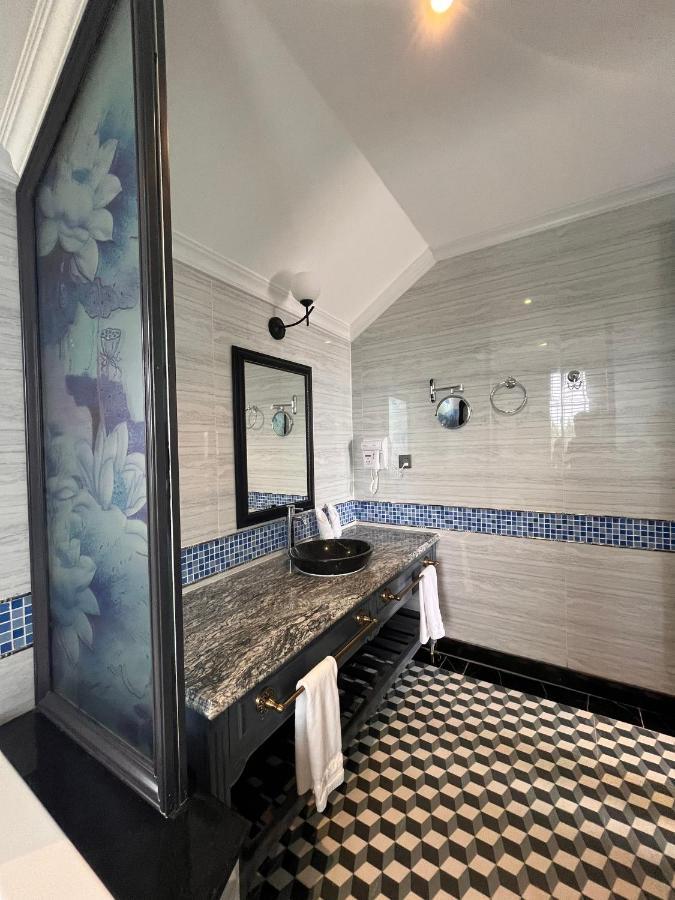 Suite Balcony Outdoor Refreshing Whirlpool