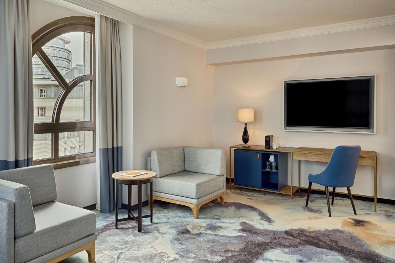 Junior Suite King Bed Sofa Bed Lounge Access,1498578259:JPEG