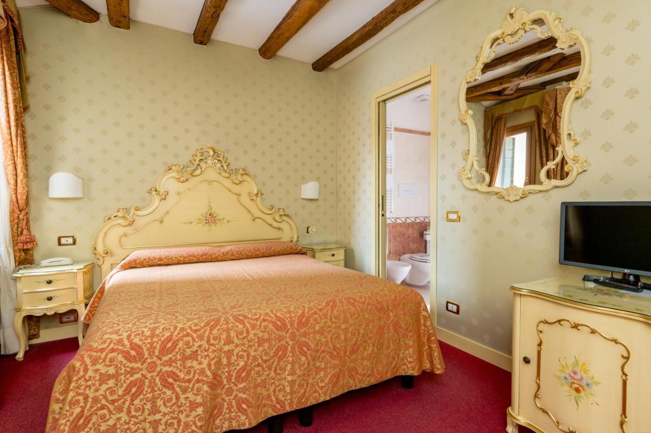Classic Double Room with Square View,1274540443:JPEG