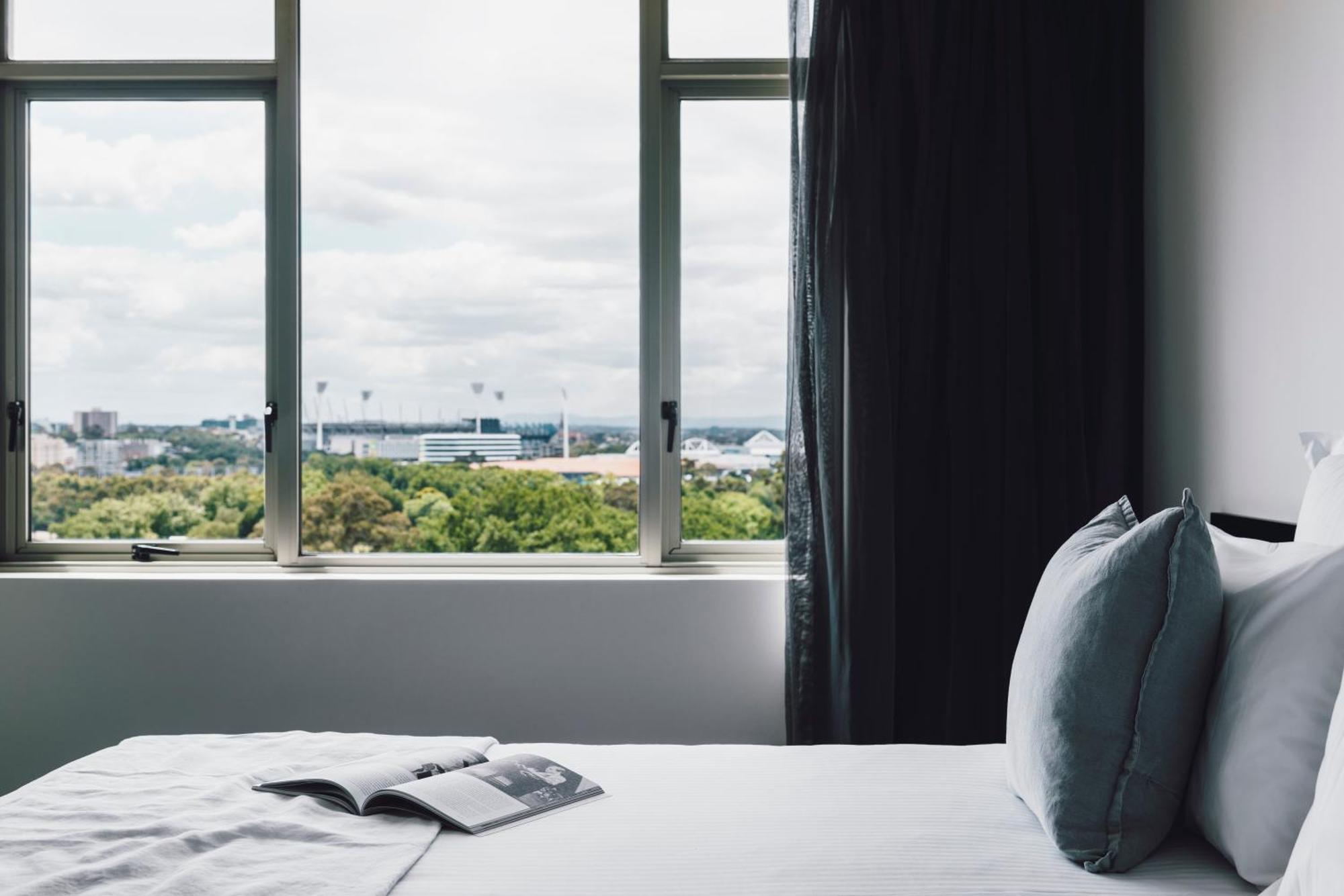 One-Bedroom Deluxe Apartment One King Bed Balcony