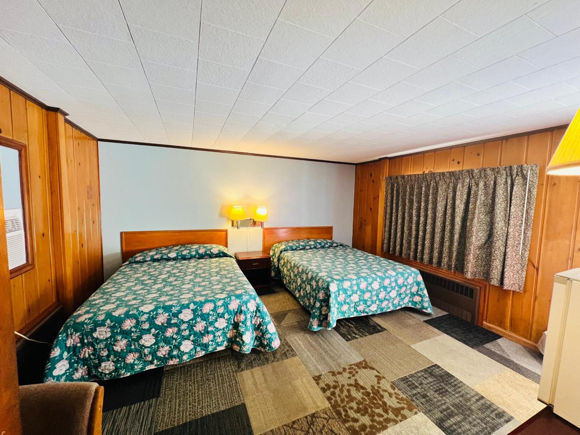 Queen Room Two Queen Beds