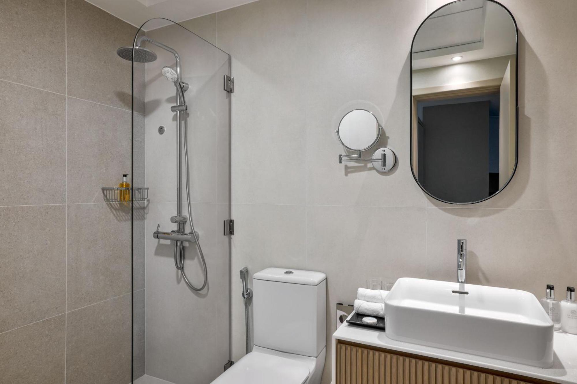 One Bedroom Suite 1 Queen Bed City View Includes Food & Beverage