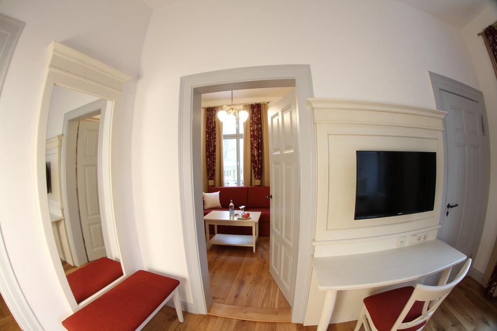 Suite,162617019:JPEG