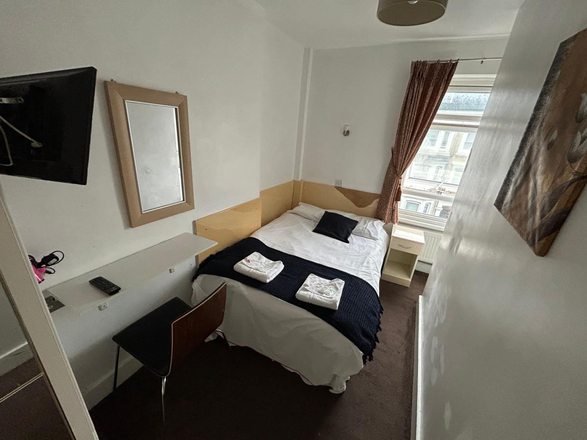 Double Room with Shared Bathroom,1516352251:JPEG