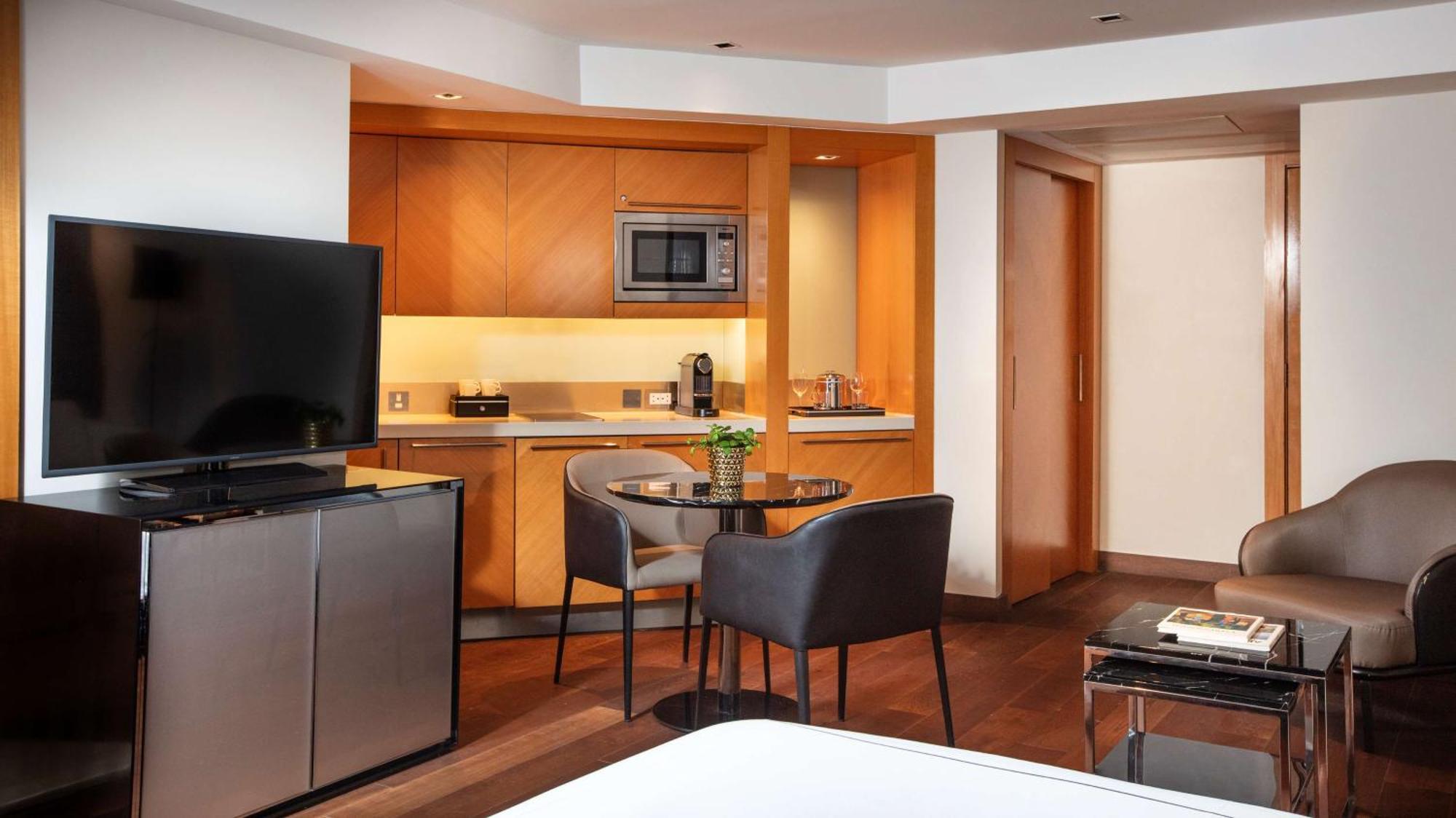 Family King Studio Kitchenette