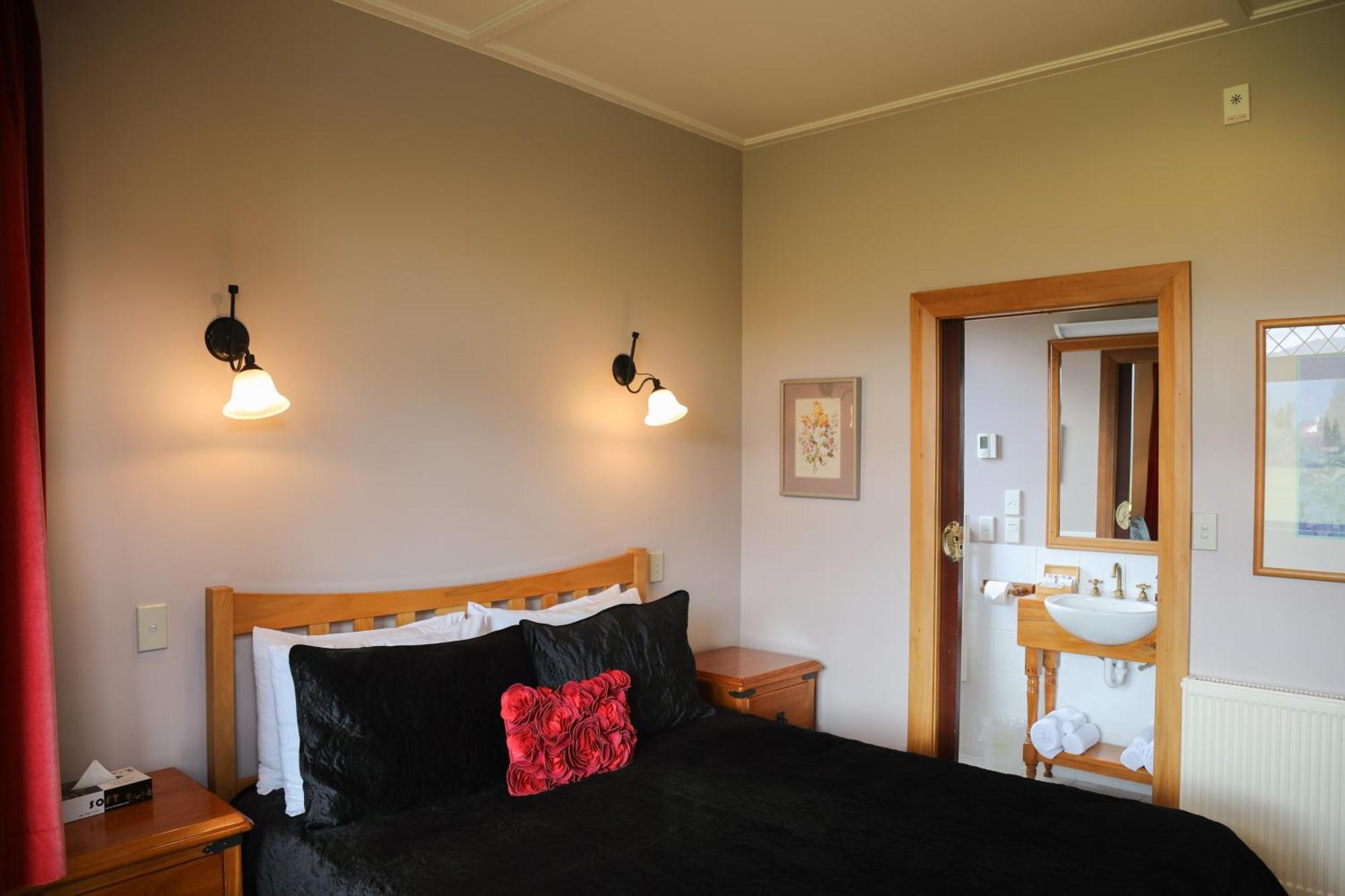 Queen Room Garden View