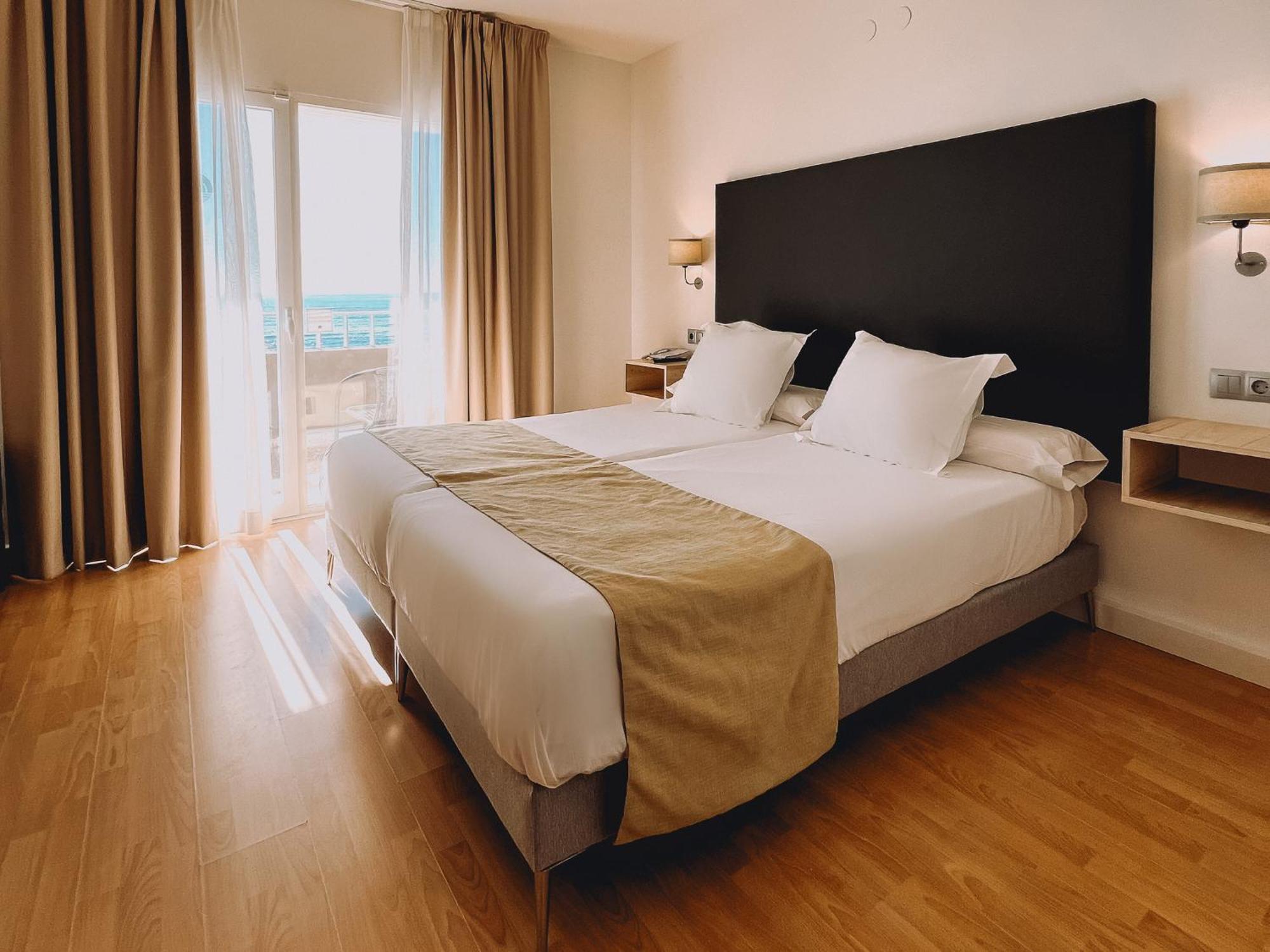 Double or Twin Room Sea View