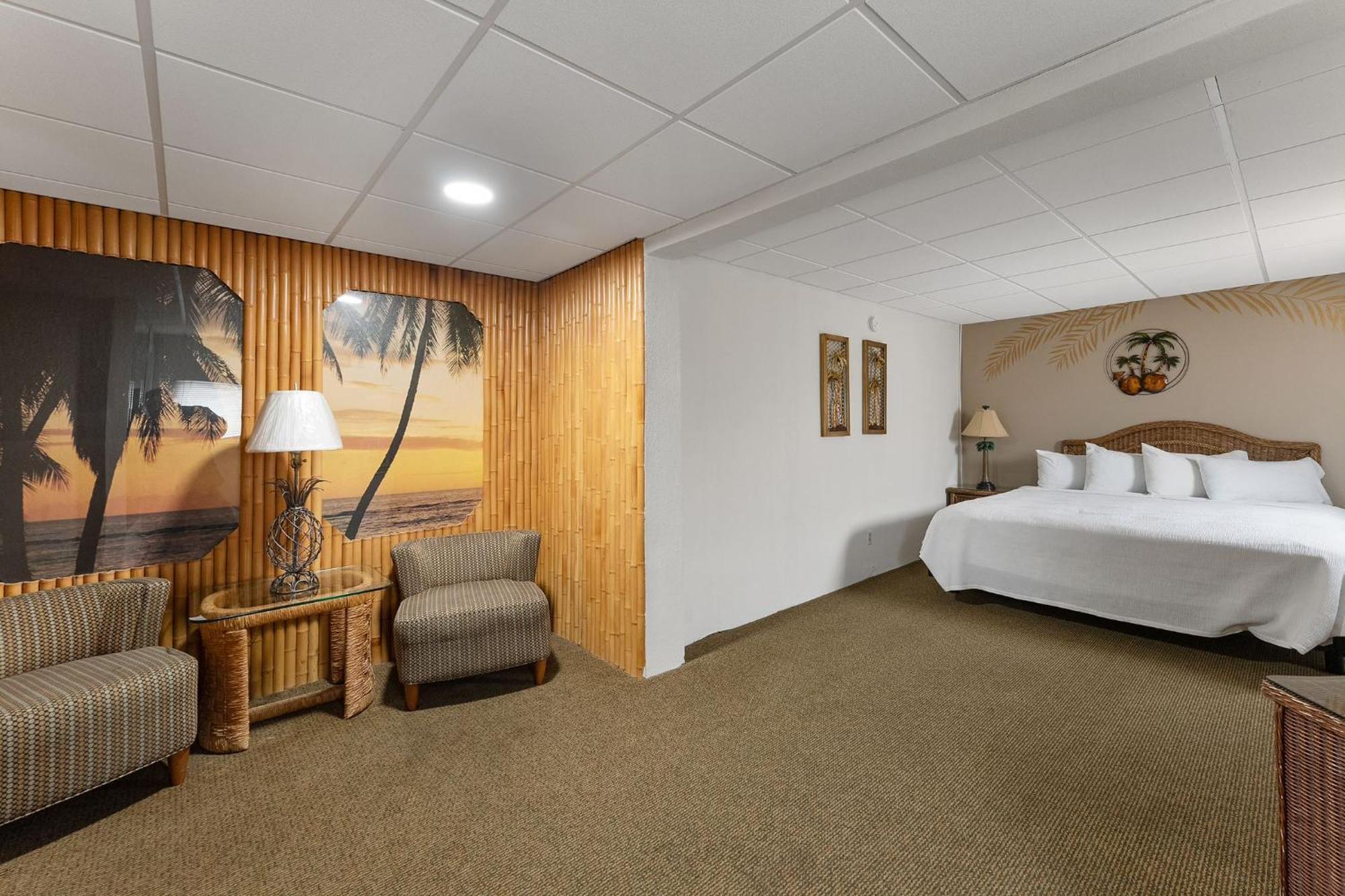 Standard Queen Room No Balcony & No View