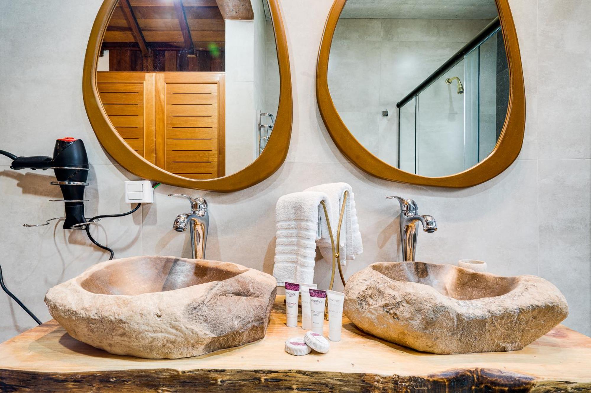Chalé Deluxe com Hidromassagem e Chuveiro Duplo