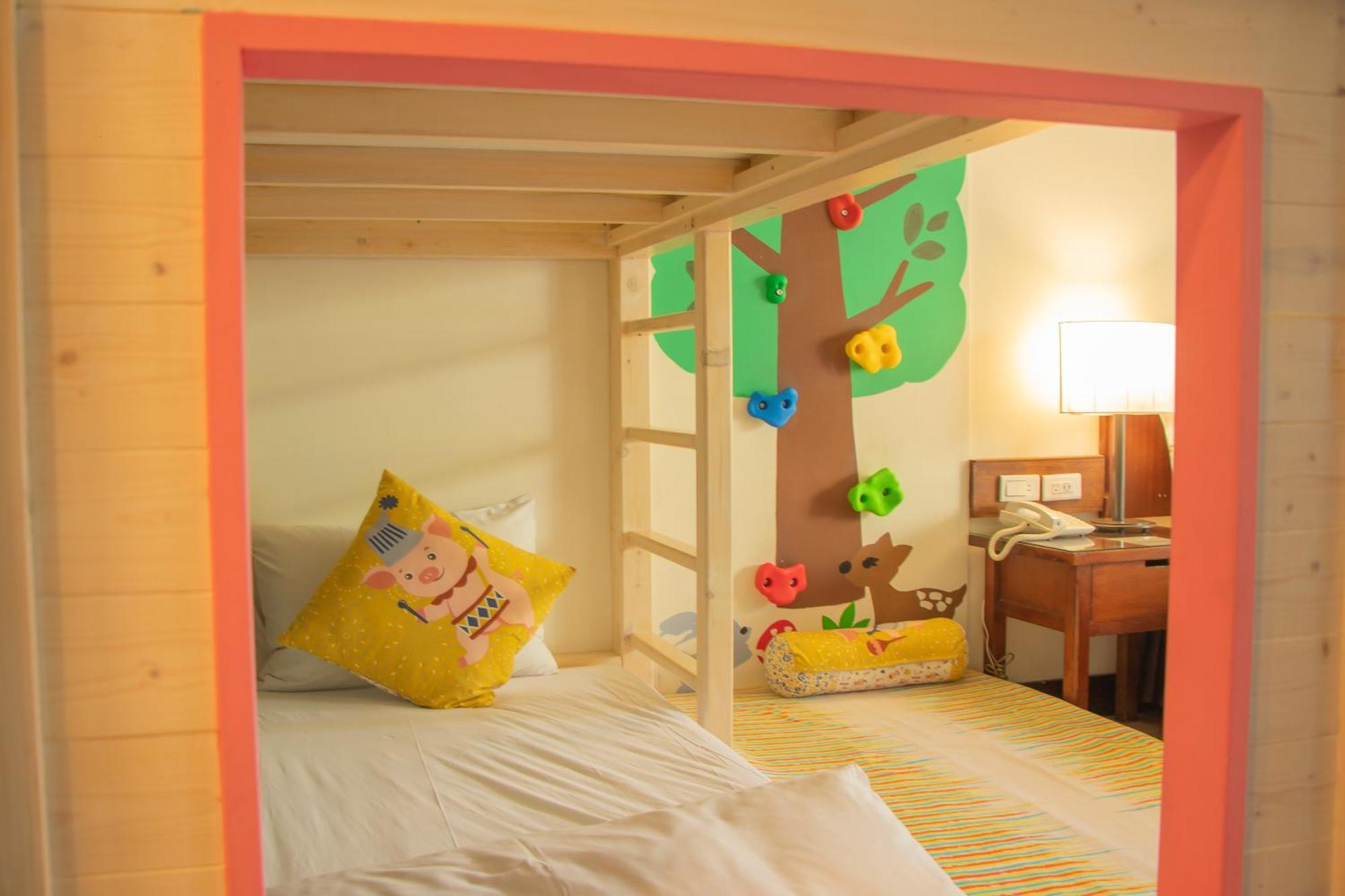 Kid-themed Family Room,934098751:JPEG