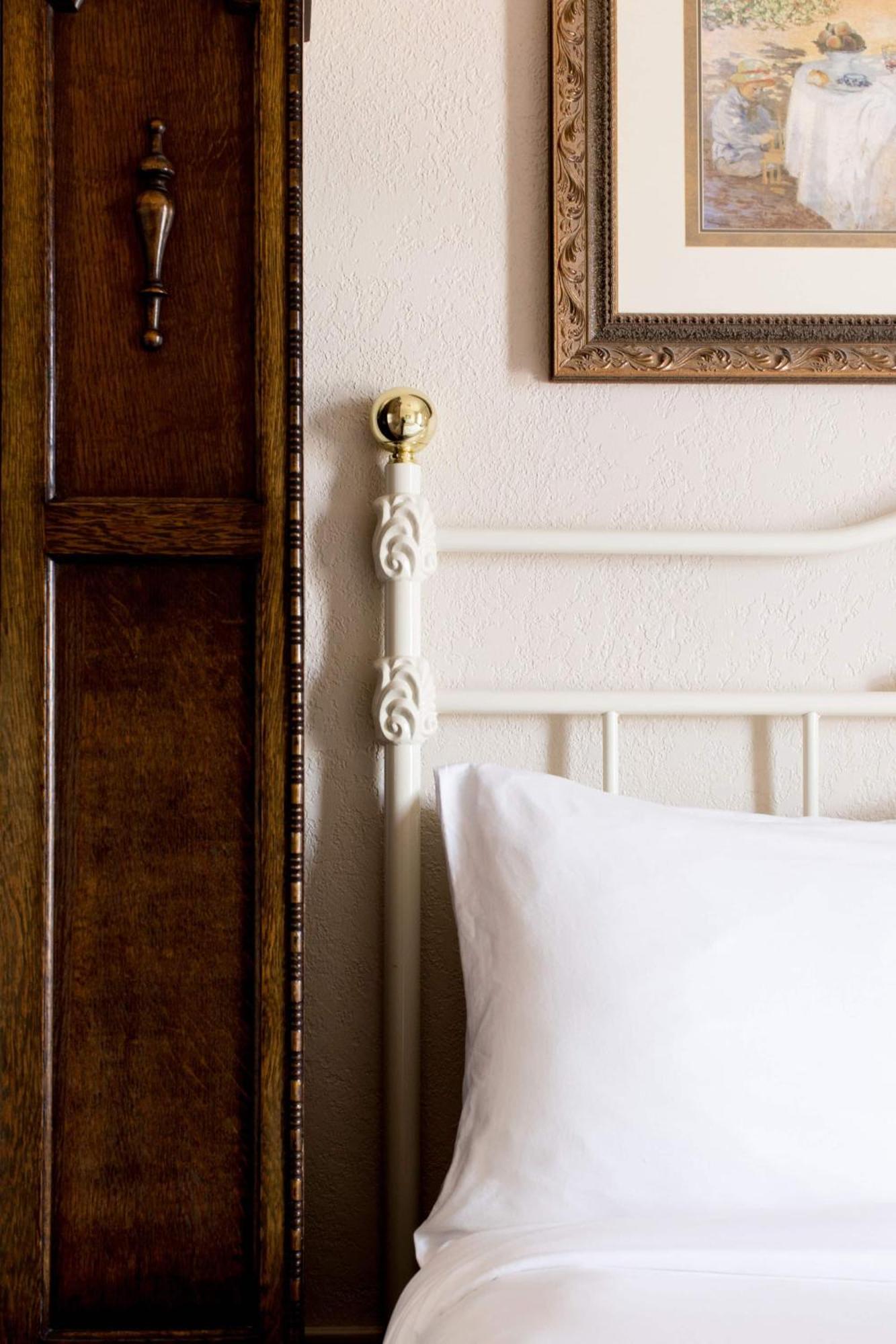 Queen Suite Pet Friendly