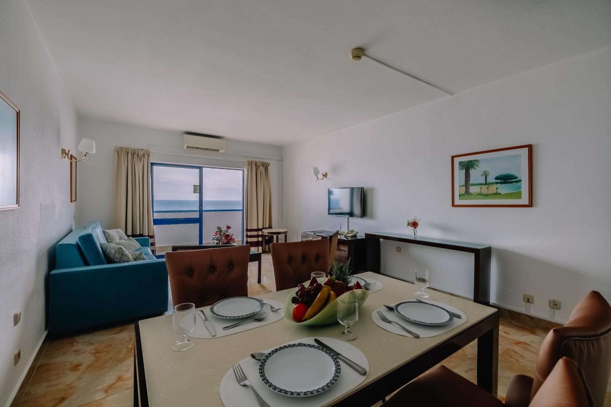 Deluxe One Bedroom Apartment