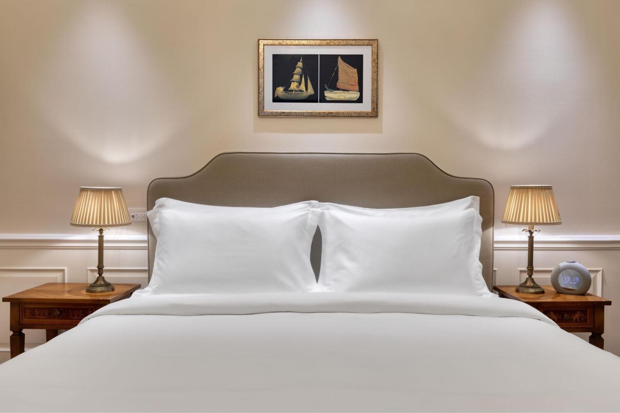 Classic, Guest room, 1 King, Courtyard view