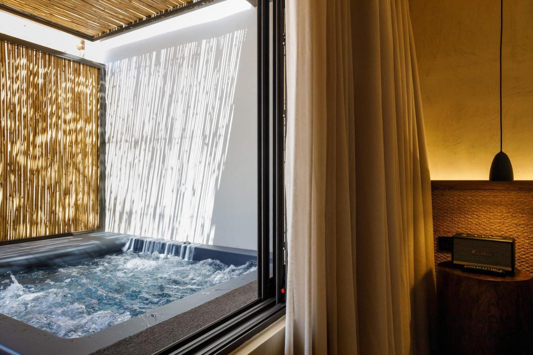 Premium Room Outdoor Hot Tub