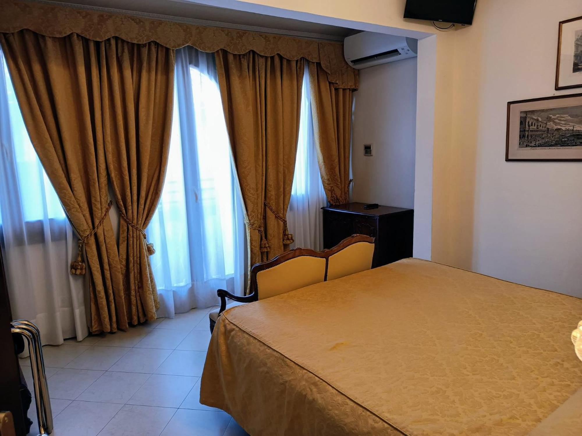 Classic Double Room