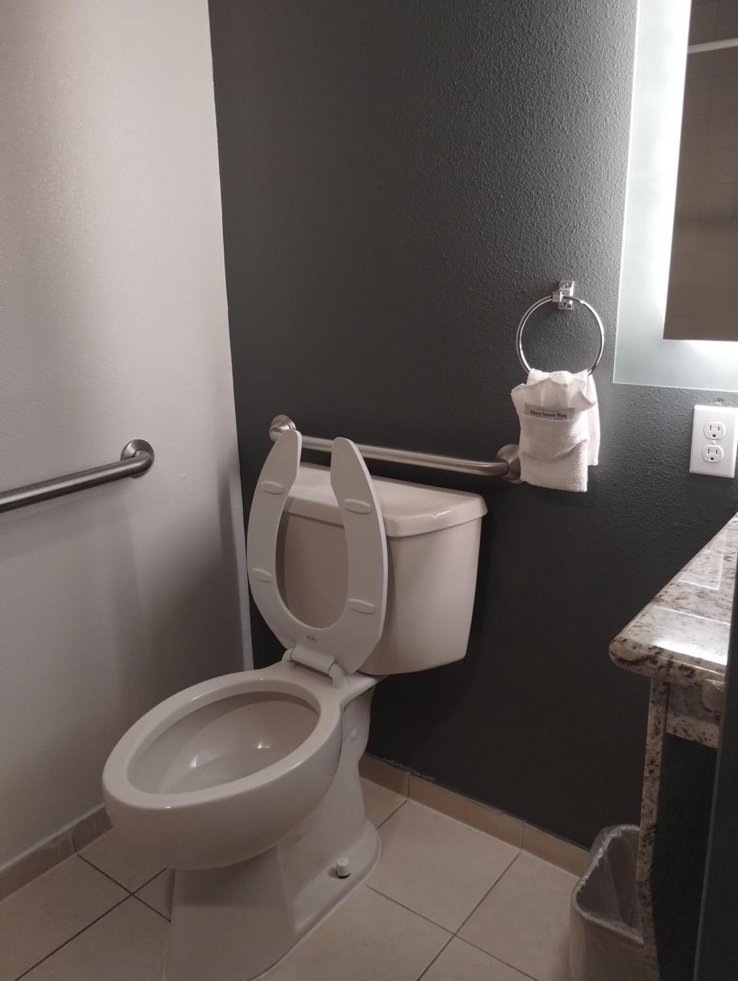 Queen Room Accessible or Non Smoking