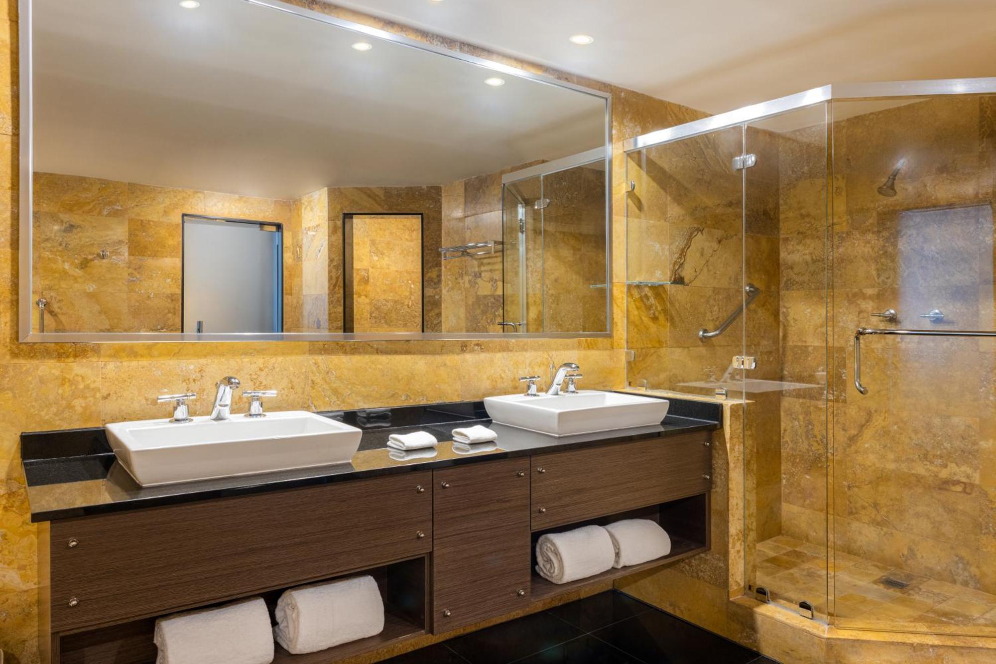Platinum Suite, Club lounge access, 1 Bedroom Suite, 1 King,1565155633:JPEG